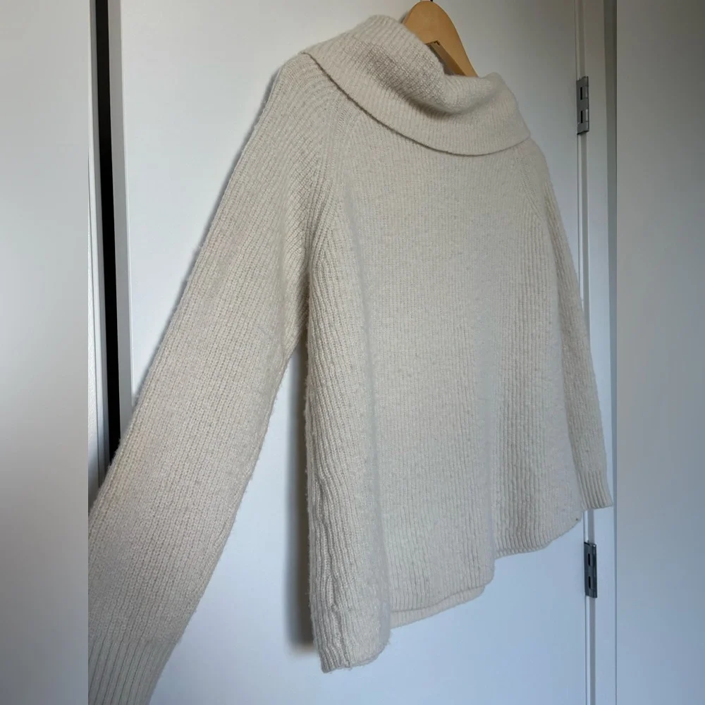 Tahari Merino Wool Blend Turtleneck Sweater | Size Large - Picture 4 of 7